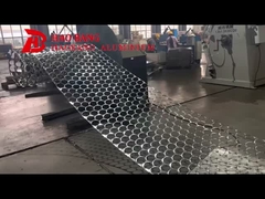 La fabbrica produce cerchi di alluminio di piccole dimensioni