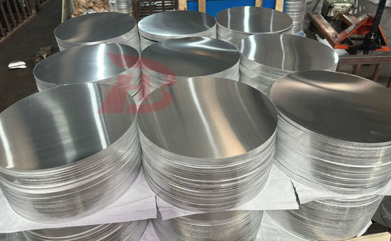 Disco di alluminio di alta piattazza 1050/3003 Lega O H12 Temperatura CC DC Materiale Resistente al profondo disegno Crack Diametro personalizzato per pentole Pane Stamping industriale