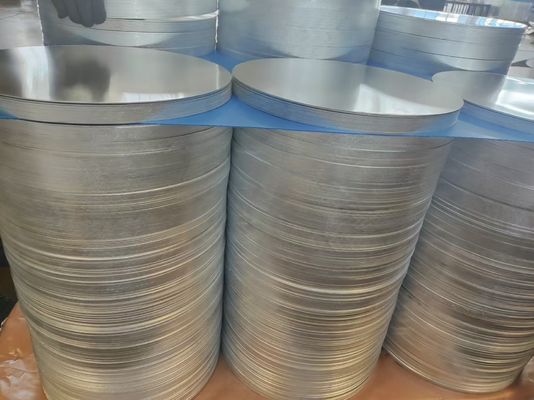 Disco in alluminio ad alta planarità con superficie liscia Lega 1050 1060 3003, spessore 0,3–6 mm, formato personalizzato in alluminio per copri lampada e vasi