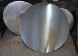 Disco piatto in alluminio ad alta planarità con superficie liscia, spessore 0,3-6 mm, dimensioni personalizzate in alluminio grezzo per coperture di lampade e pentole