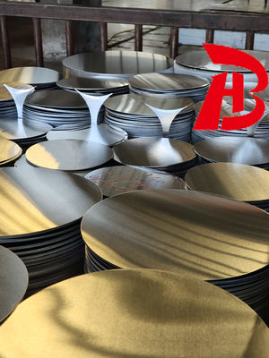 7 linee di produzione automatica, 2 macchine automatiche per il disegno circolare, produzione ininterrotta 24 ore su 24, migliorano la nostra capacità di consegna