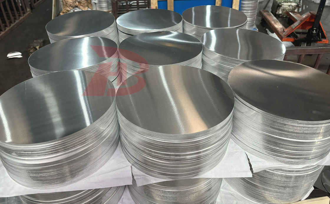 Disco di alluminio di alta piattazza 1050/3003 Lega O H12 Temperatura CC DC Materiale Resistente al profondo disegno Crack Diametro personalizzato per pentole Pane Stamping industriale