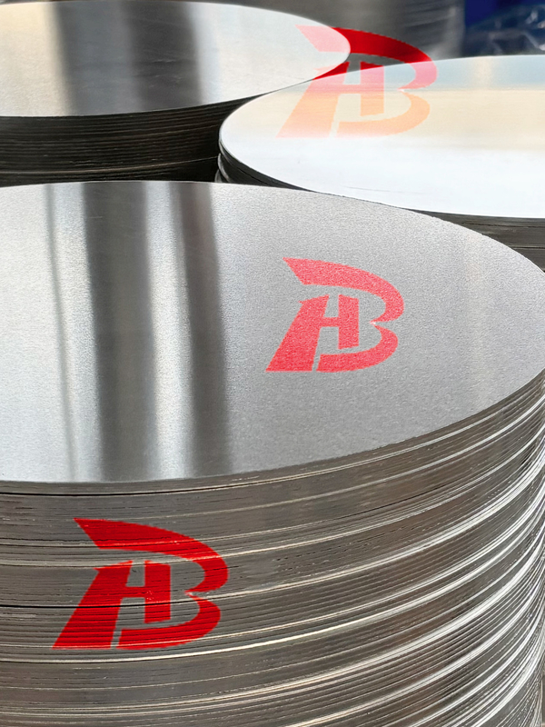 1 Serie di lamiera circolare di alluminio Fusione a laminatura a caldo Processo di laminatura Produttori di lavorazione dello specchio venduti direttamente