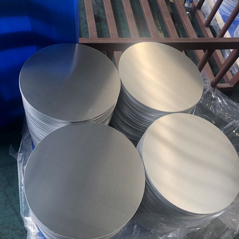 Disco di alluminio di alta piattazza 1050/3003 Lega O H12 Temperatura CC DC Materiale Resistente al profondo disegno Crack Diametro personalizzato per pentole Pane Stamping industriale