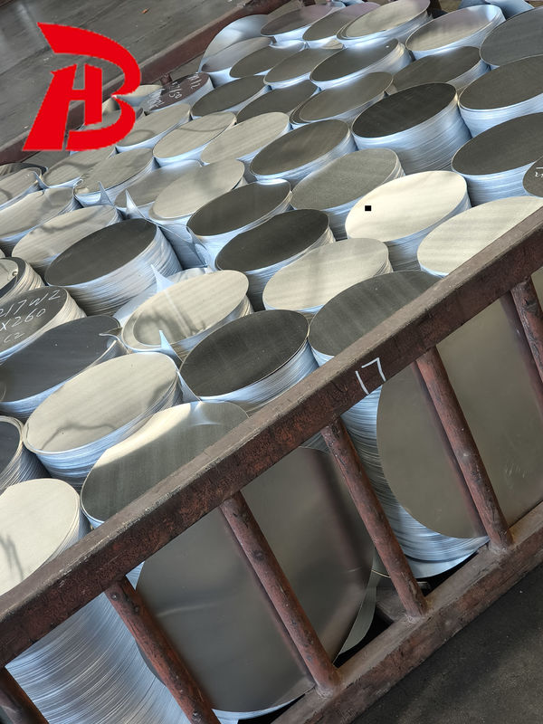 Dischi metallici di alluminio anodizzato che offrono resistenza alla corrosione e finitura superficiale migliorata adatti a vari usi industriali