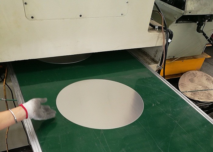 Cerchi di alluminio 1050 dei dischi del commestibile della lega dell'articolo da cucina con la molatura del bordo regolare